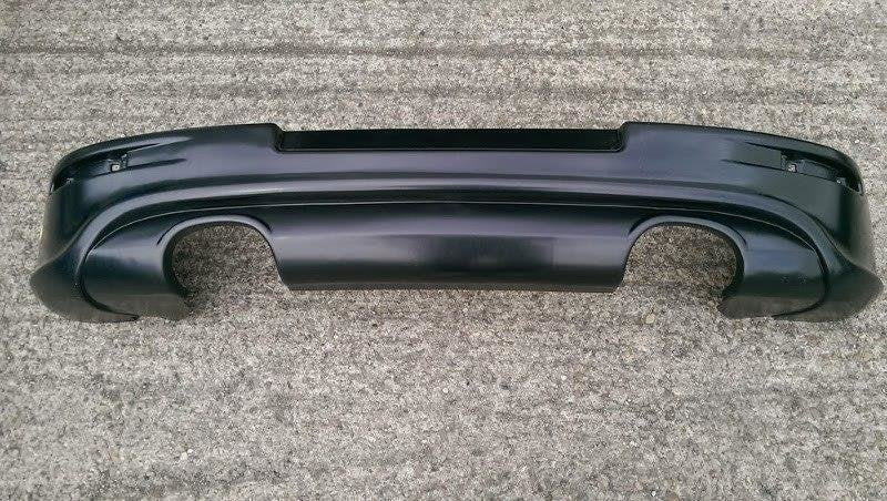 Maxton Design REAR VALANCE VW GOLF V R32 (with 2 exhaust holes)