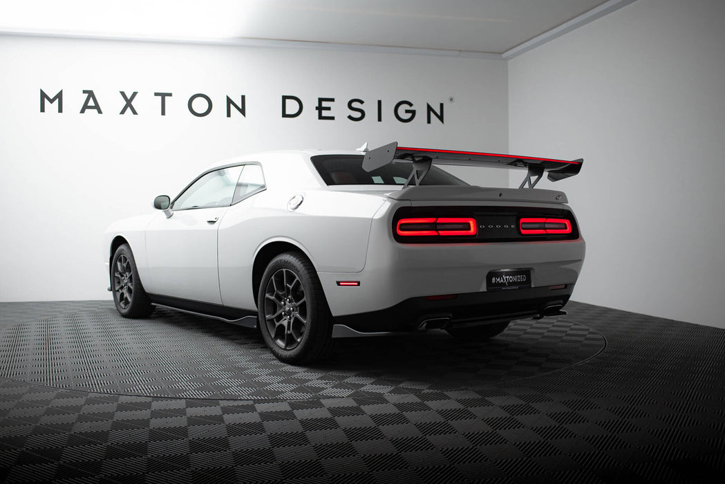 Maxton Design Carbon Spoiler + LED Dodge Challenger Mk3