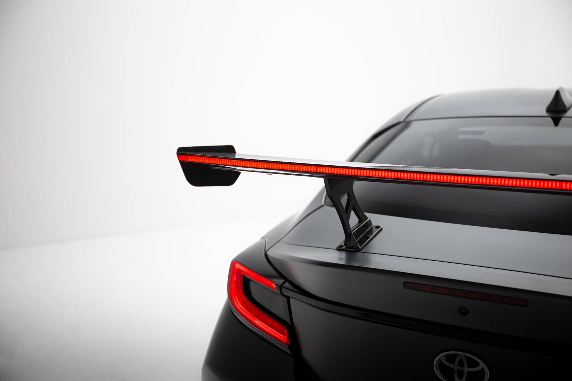 Maxton Design Carbon Spoiler With Internal Brackets Uprights + LED Toy ...