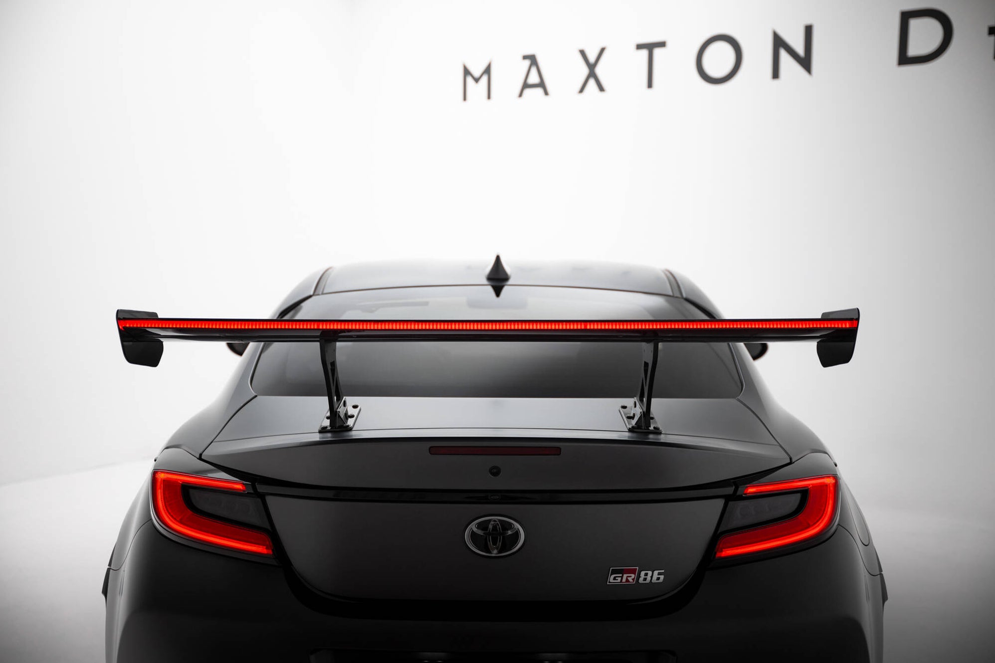Maxton Design Carbon Spoiler With Internal Brackets Uprights + LED Toy ...