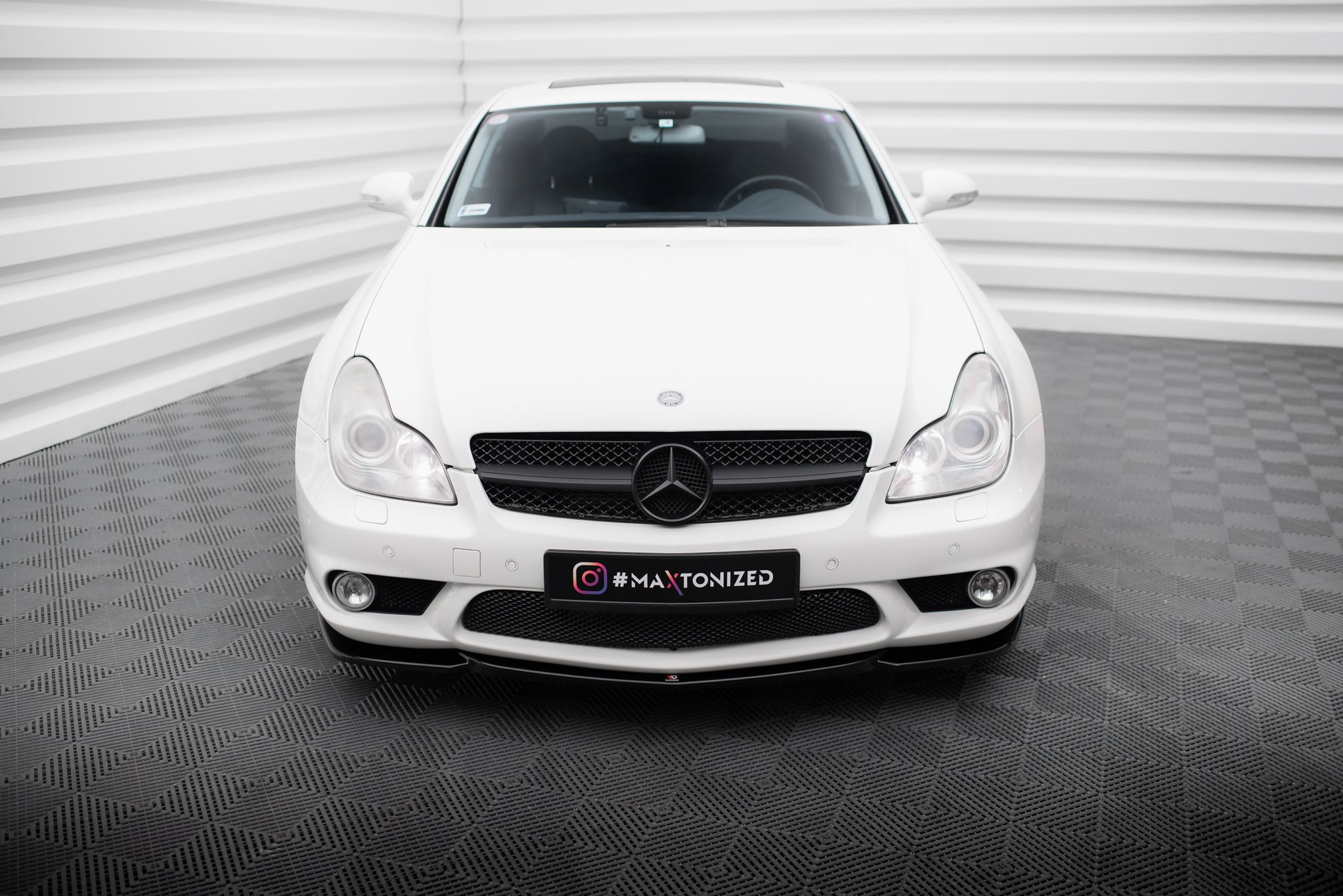 Maxton Design FRONT SPLITTER V.1 Mercedes CLS C219 55AMG — Maxton Design AU