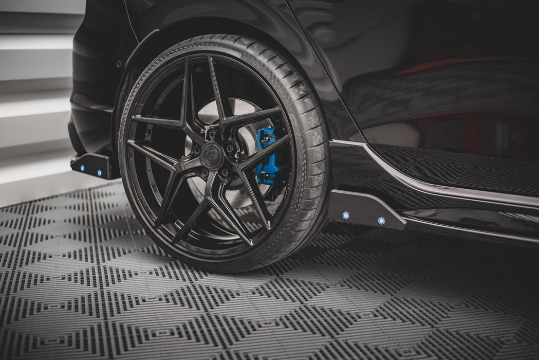 Maxton Design Rear Side Splitters V.2 + Flaps Volkswagen Golf R Mk8