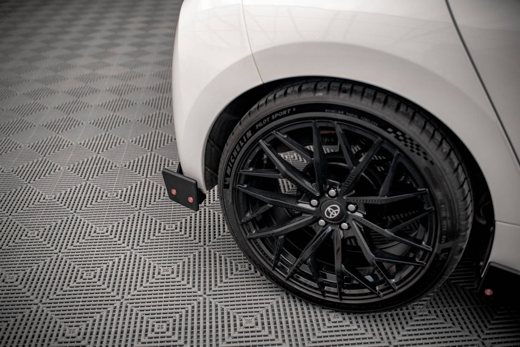 Maxton Design Rear Splitter V.1 + Flaps  Toyota Yaris Mk4