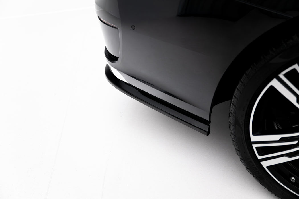 Maxton Design Rear Splitter (with vertical bars) BMW 7 G70
