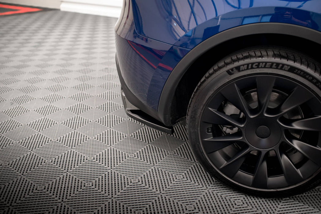 Maxton Design Rear Splitter (with vertical bars) Tesla Model Y