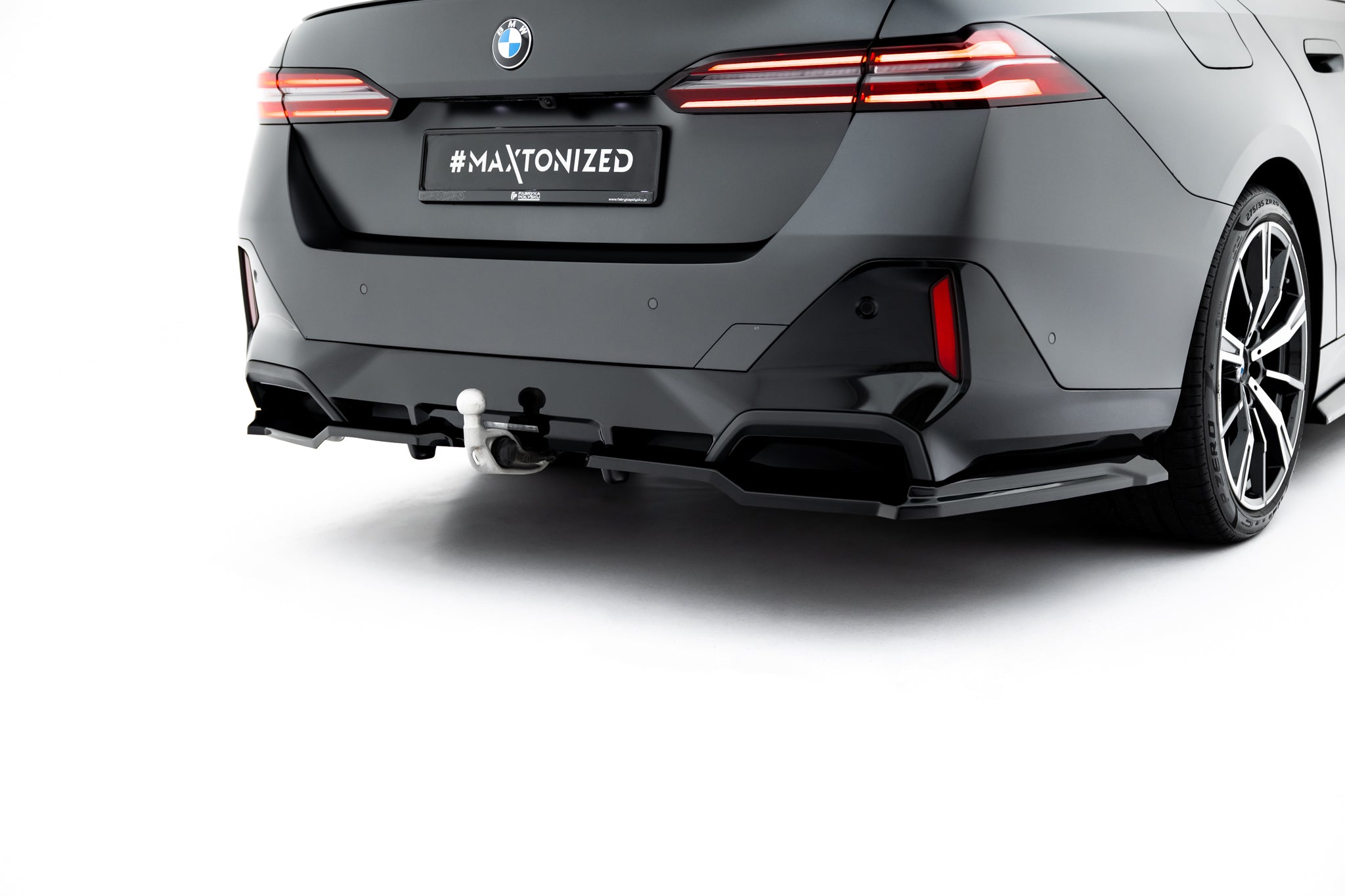 Rear Splitter (with vertical bars) V.1 BMW 5 / i5 M-Pack Sedan / To ...
