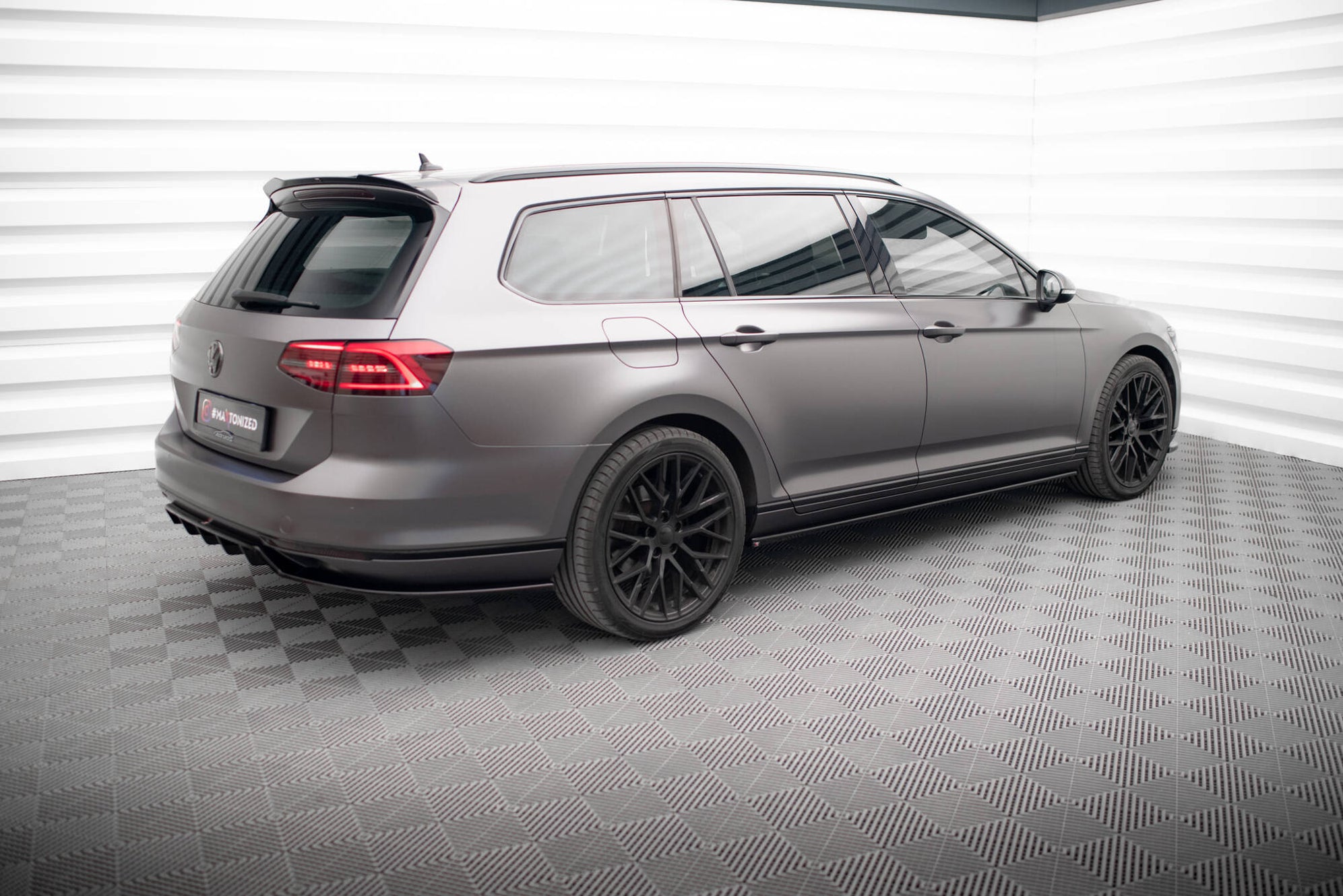 Maxton Design Rear Splitter (with vertical bars) Volkswagen Passat R ...