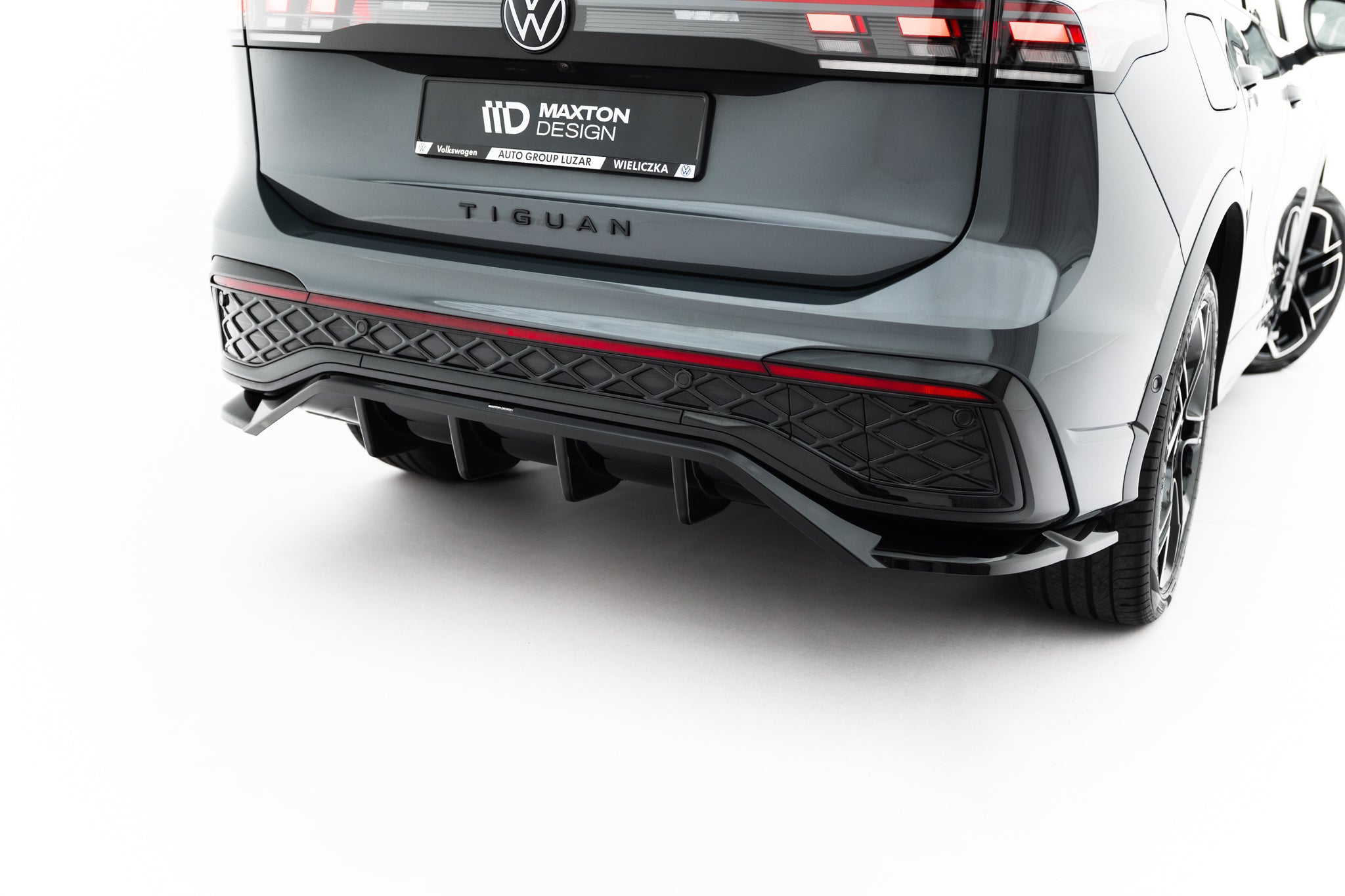 Tiguan R Line Rear End Rear Splitter (with vertical bars) Volkswagen Tiguan R-Line Mk3 | M ...