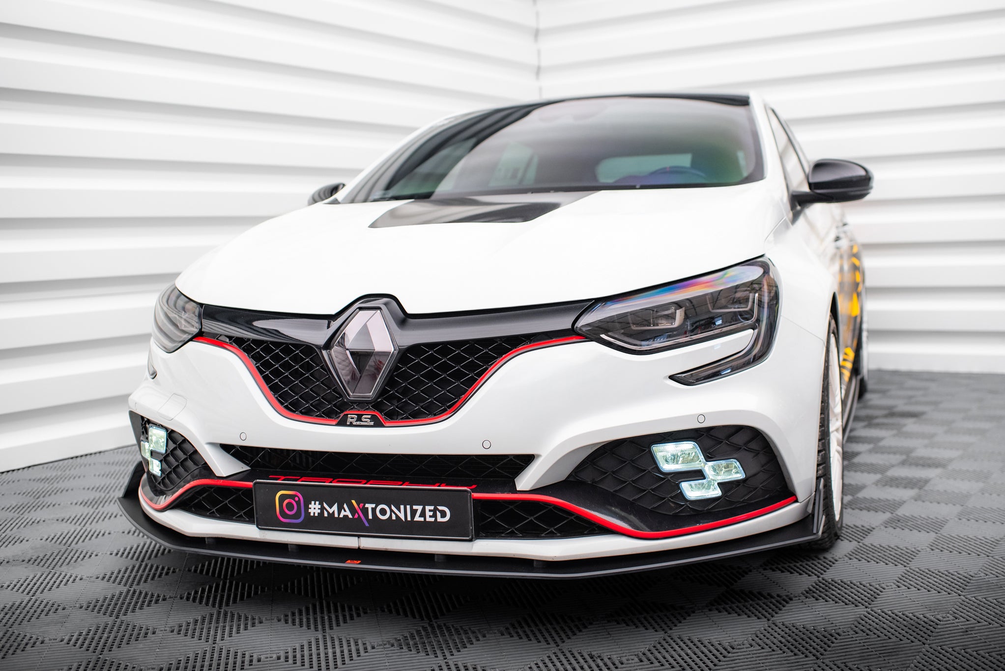 Maxton Design Front Splitter Renault Megane 3 RS V.2